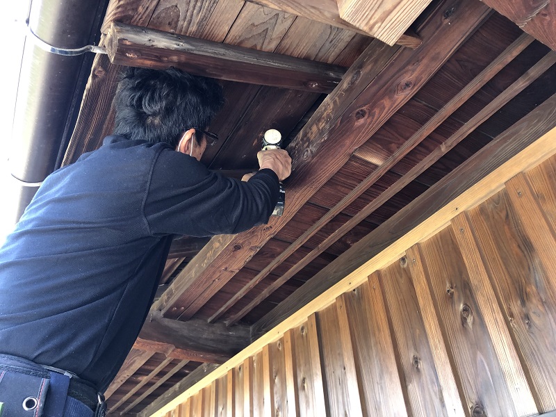 新潟市秋葉区にて軒先面戸の取り付け工事を行いました | 新潟市、五泉市で屋根のお手入れ,、補修なら街の屋根やさんにご相談ください How To Create A Minimalist Wardrobe For Everyday Outfits